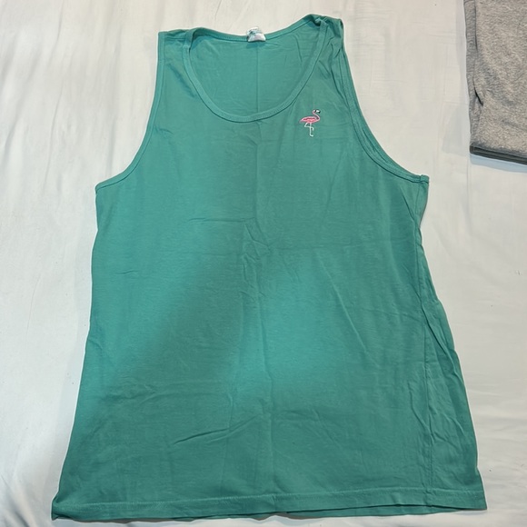 4 tank tops in a bundle - Picture 3 of 8